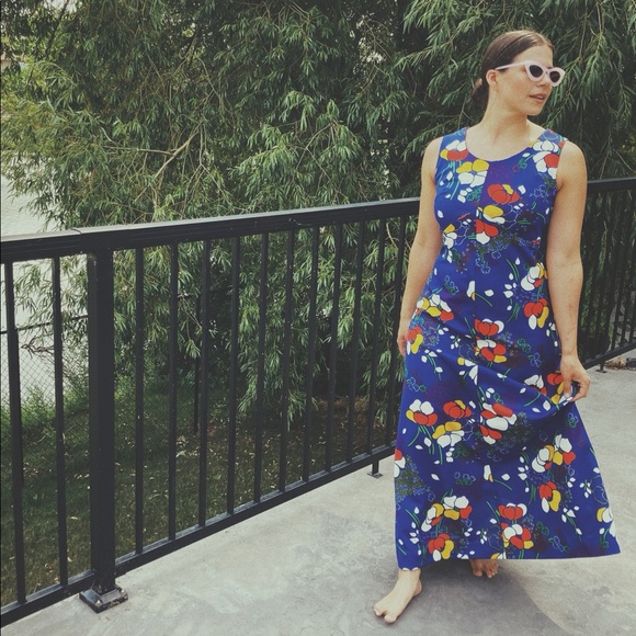 1970’s Vibrant Floral Maxi Dress - Picture 2 of 6